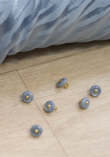 Bouton à coudre en nacre Wink Glossy 10 mm - Plusieurs couleurs