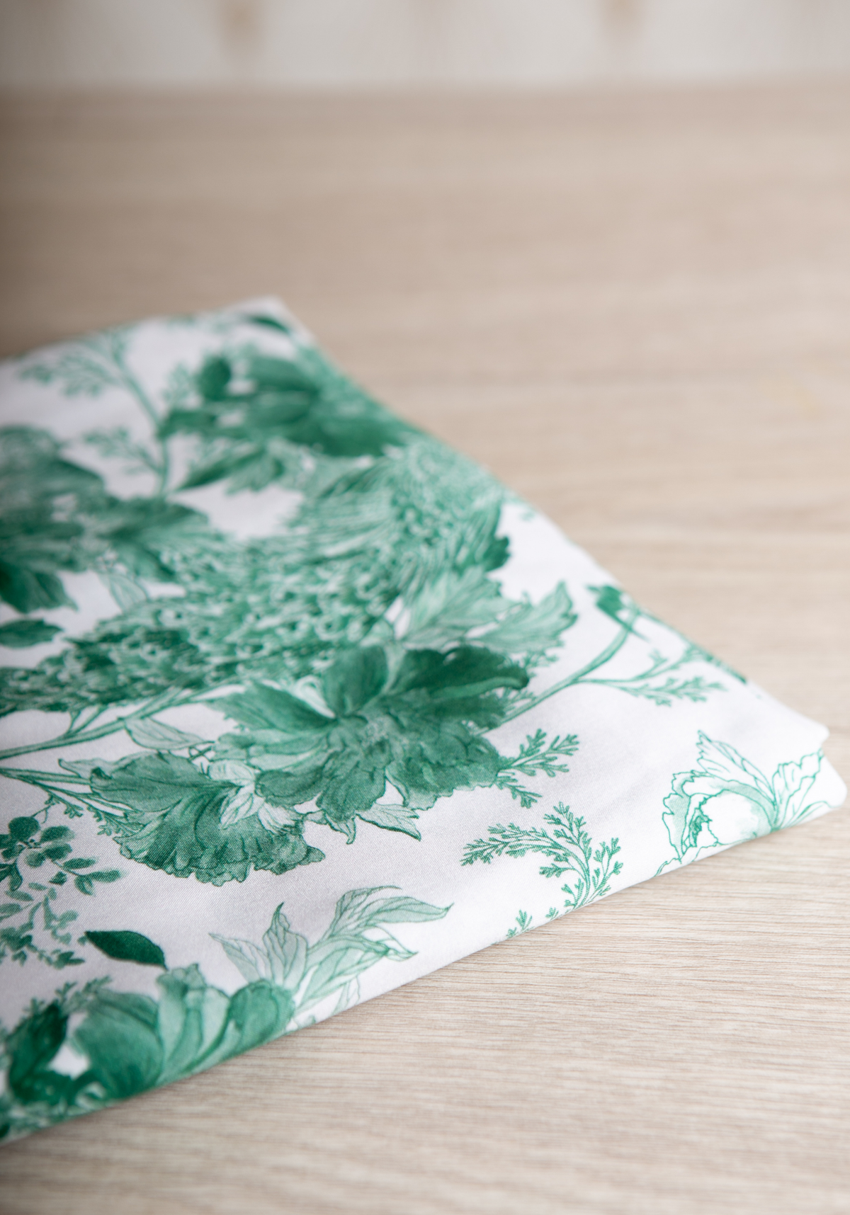 Manifesto printed viscose poplin fabric - Several colors