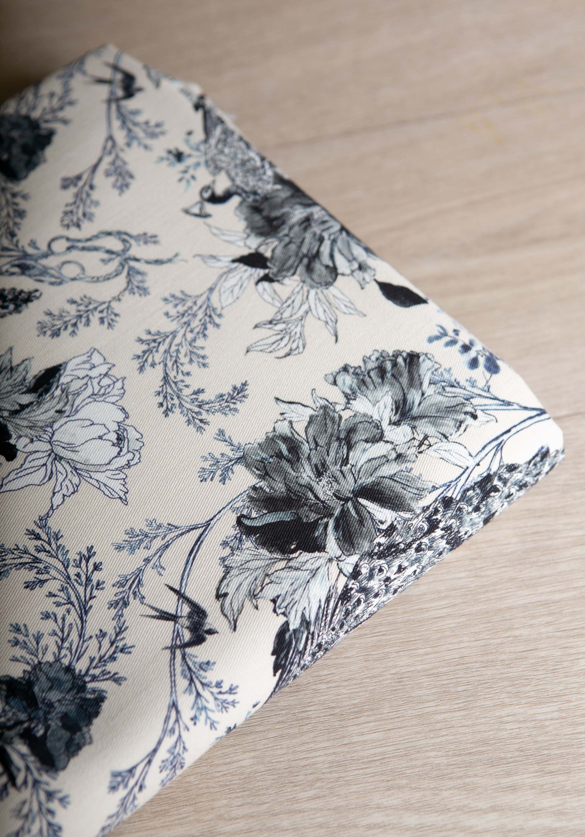 Manifesto printed cotton gabardine fabric - Several colours