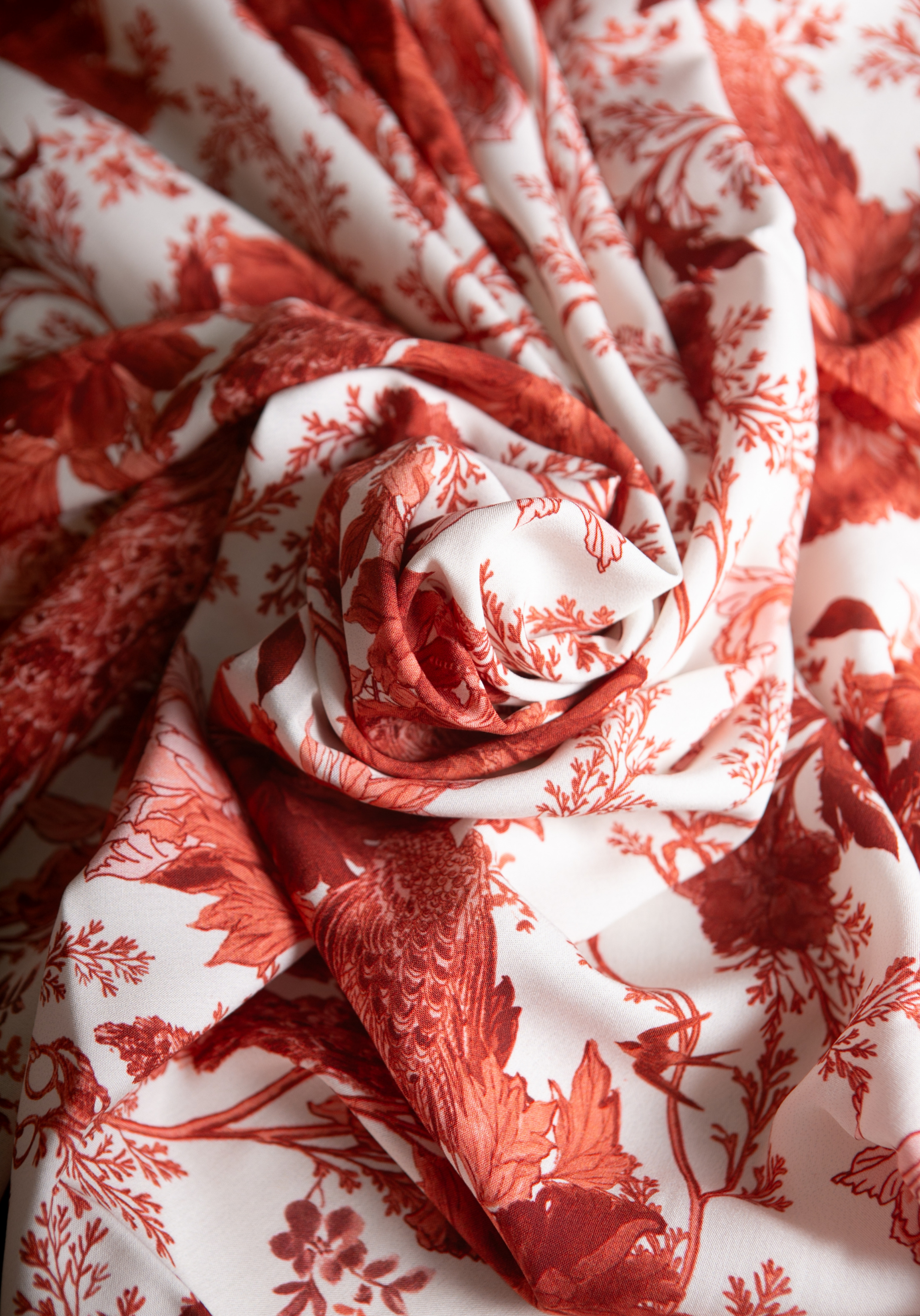 Manifesto printed viscose poplin fabric - Several colors