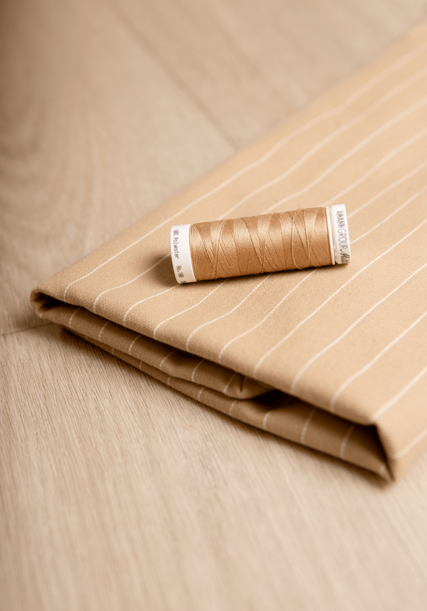 Tissu jacquard de coton Parade Camel - Maison Fauve