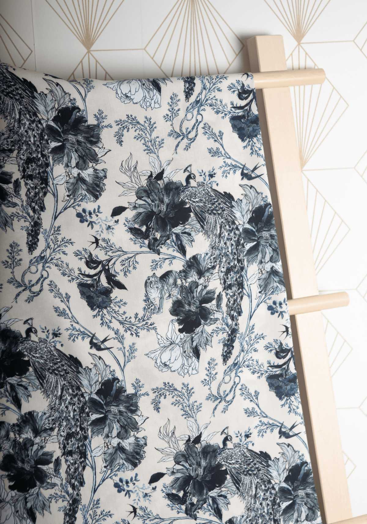 Tissu popeline de viscose imprimée Manifesto - Plusieurs coloris - Maison Fauve