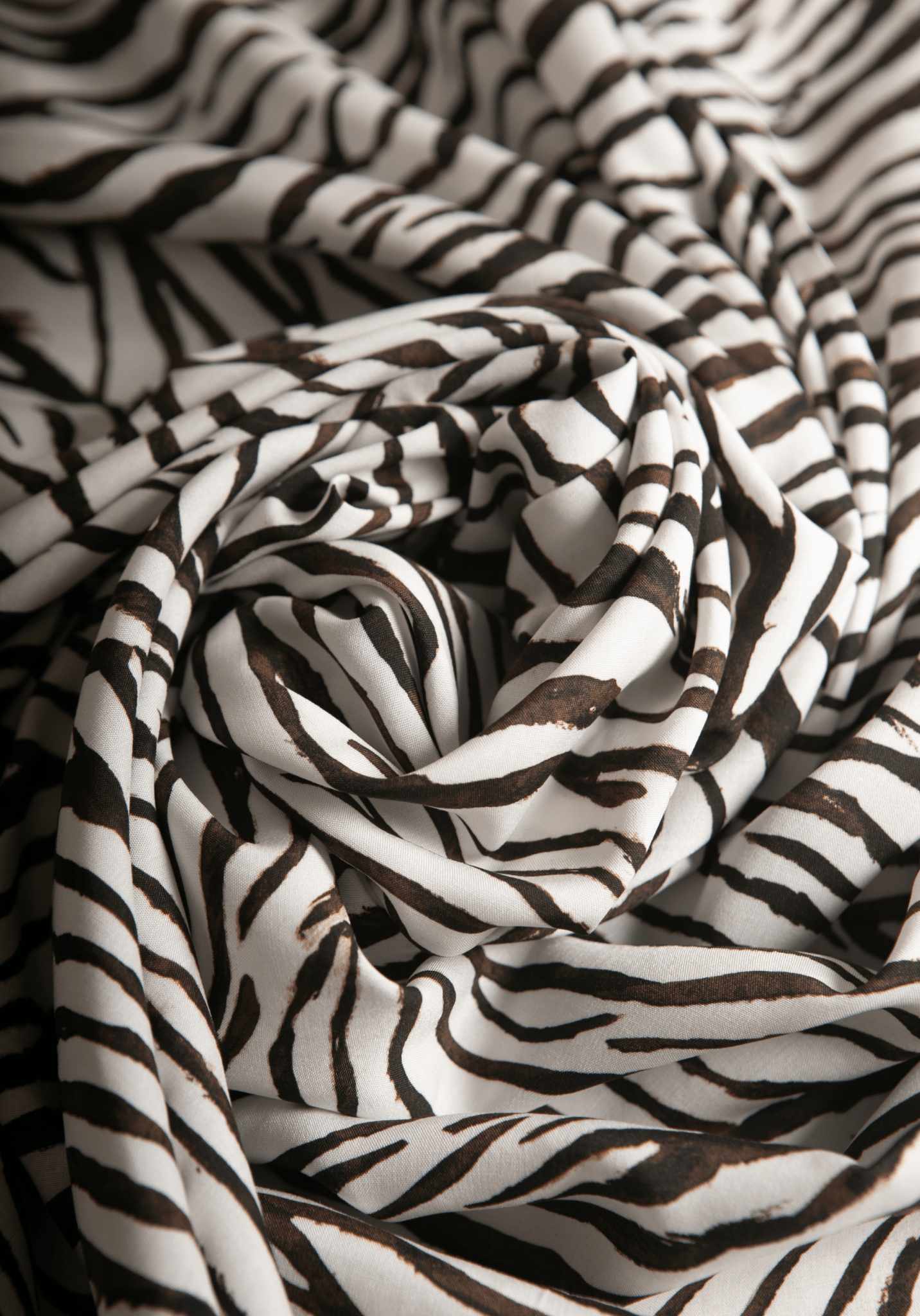Tissu popeline de viscose imprimée Savage - Tigre Cumin ou Blanc Zèbre - Maison Fauve