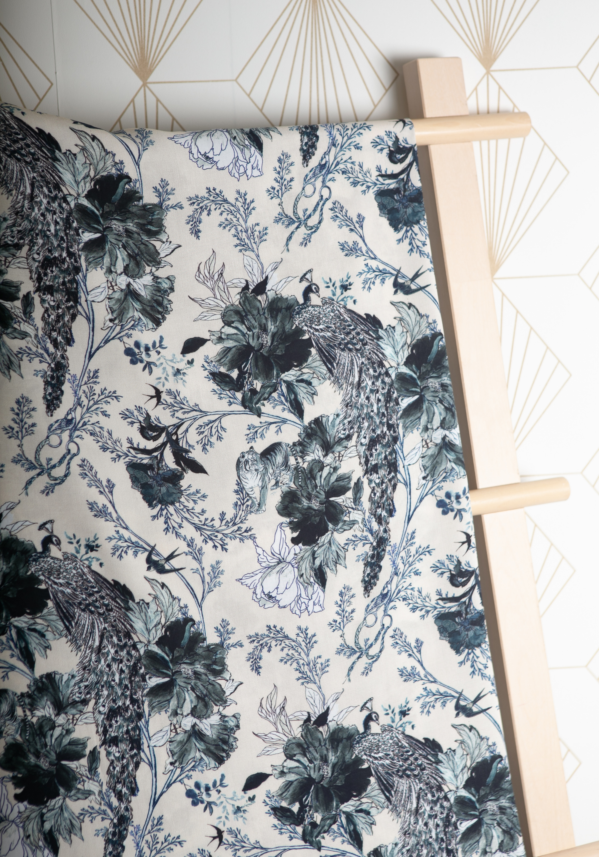 Manifesto printed viscose poplin fabric - Several colors