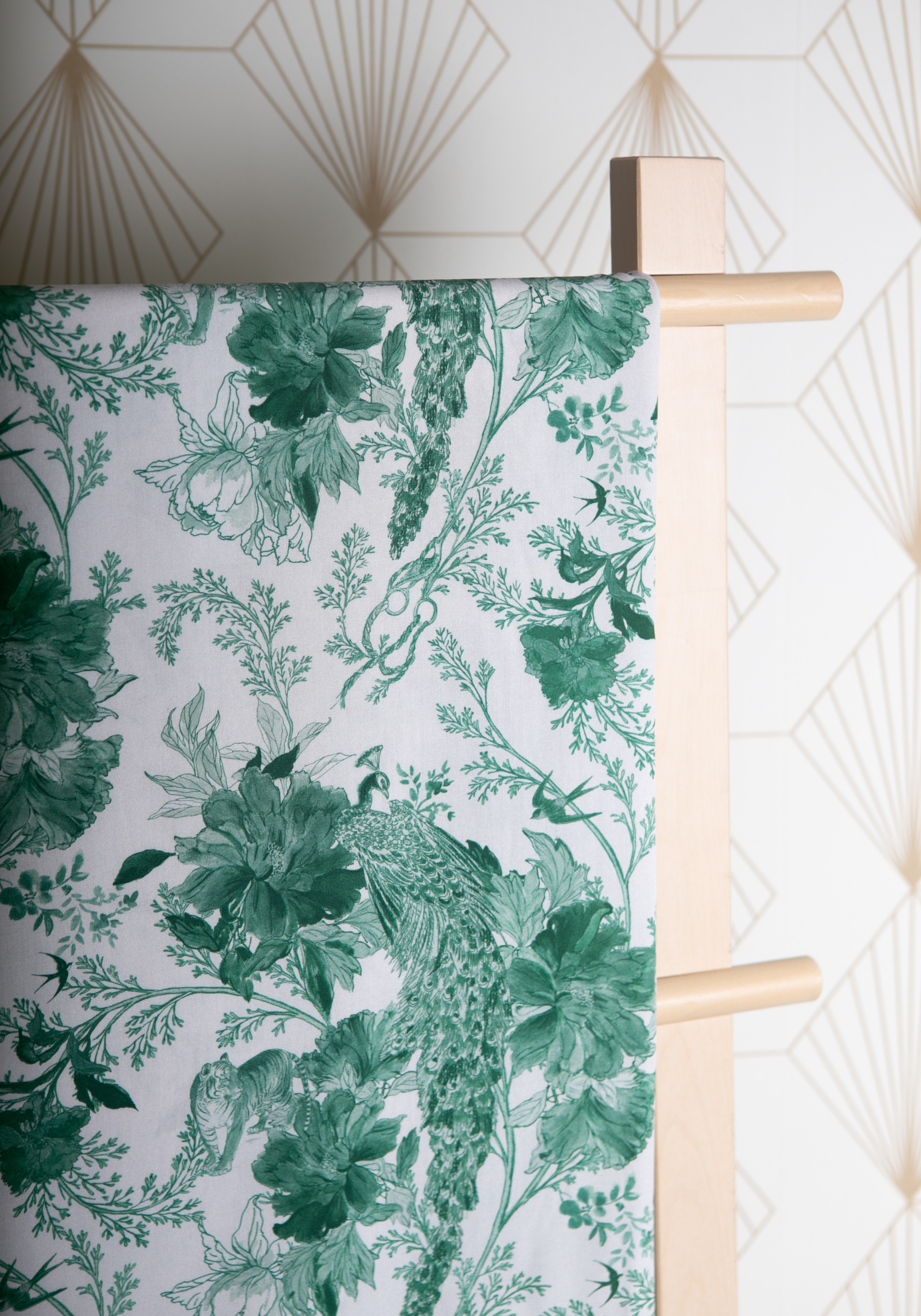 Manifesto printed viscose poplin fabric - Several colors