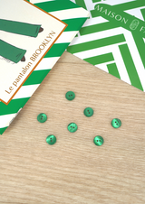 Very green mother-of-pearl button Amazone 11 mm