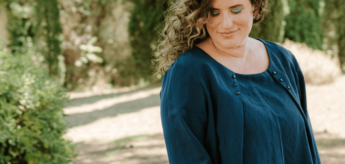 Coudre la blouse FOLIO : tuto vidéo pour réussir les plis, boutonnières et poignets - Maison Fauve