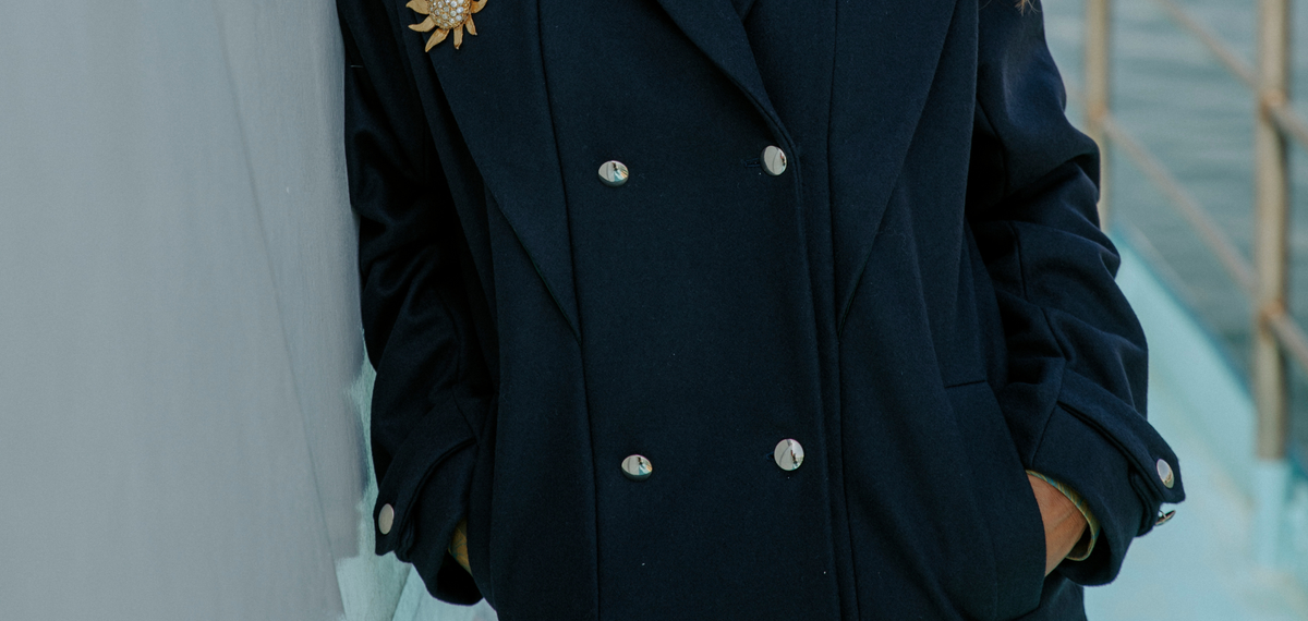 Astuce couture manteau : réussir des boutonnières parfaites
