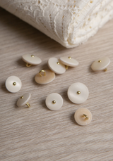 Bouton à queue Wink Mat Écru