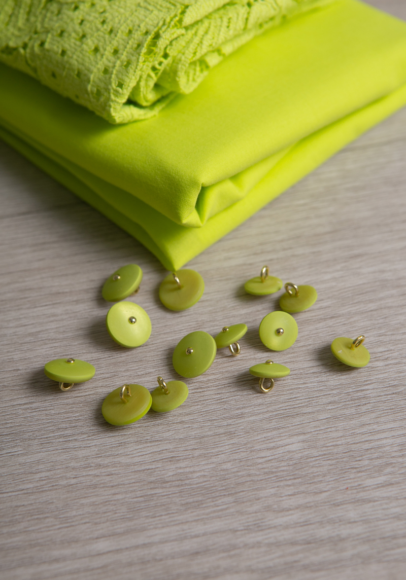 Wink Shank Button Mat Yellow Sulfide