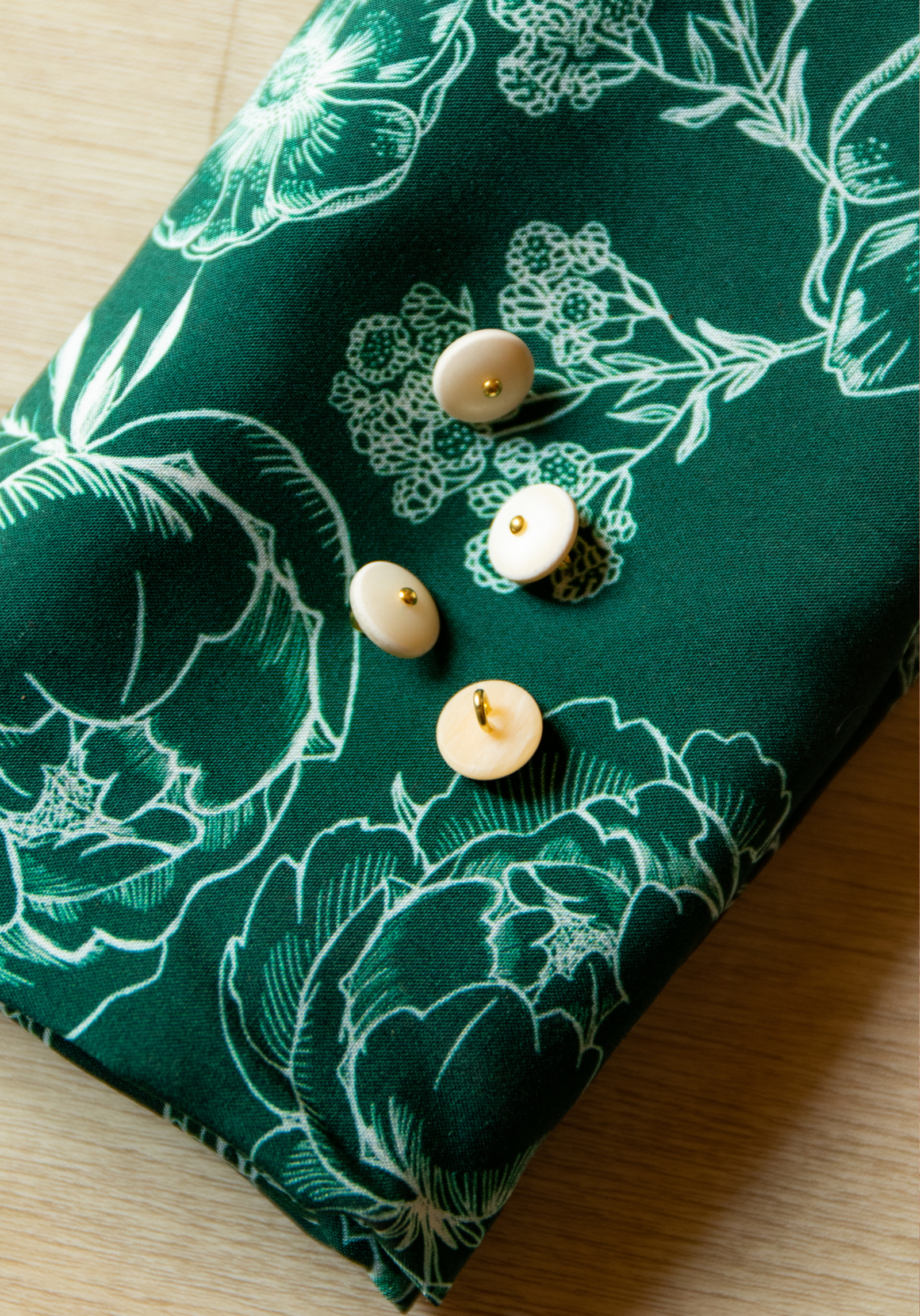 Lot De 12 Boutons Vintage Vert Crème Effet Corne - Diamètre 18mm - France - Occasion