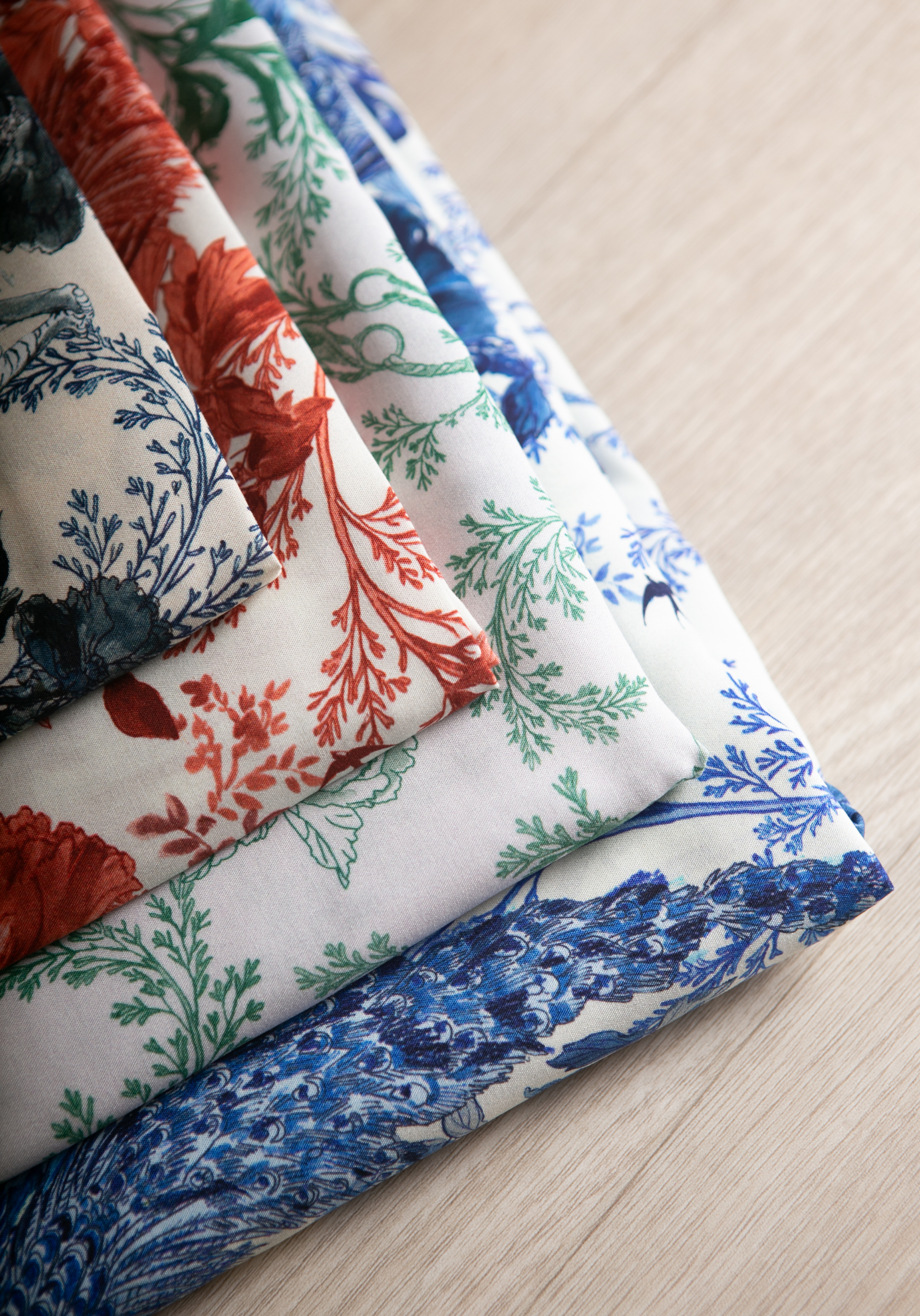 Manifesto printed viscose poplin fabric - Several colors