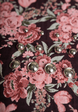 Tissu jacquard fleuri prune Deep Roses - Maison Fauve