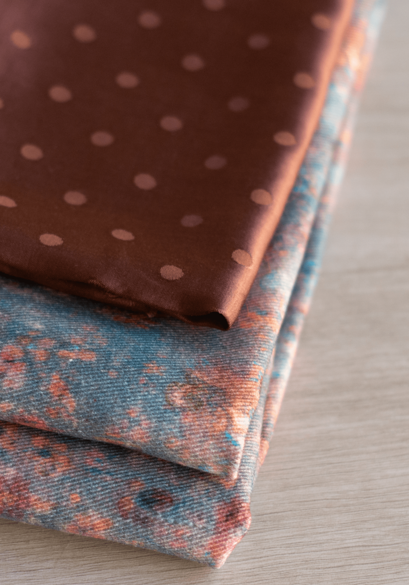 Tissu jacquard pois Lucente - Pour vêtements et doublures élégantes - Plusieurs couleurs - Maison Fauve