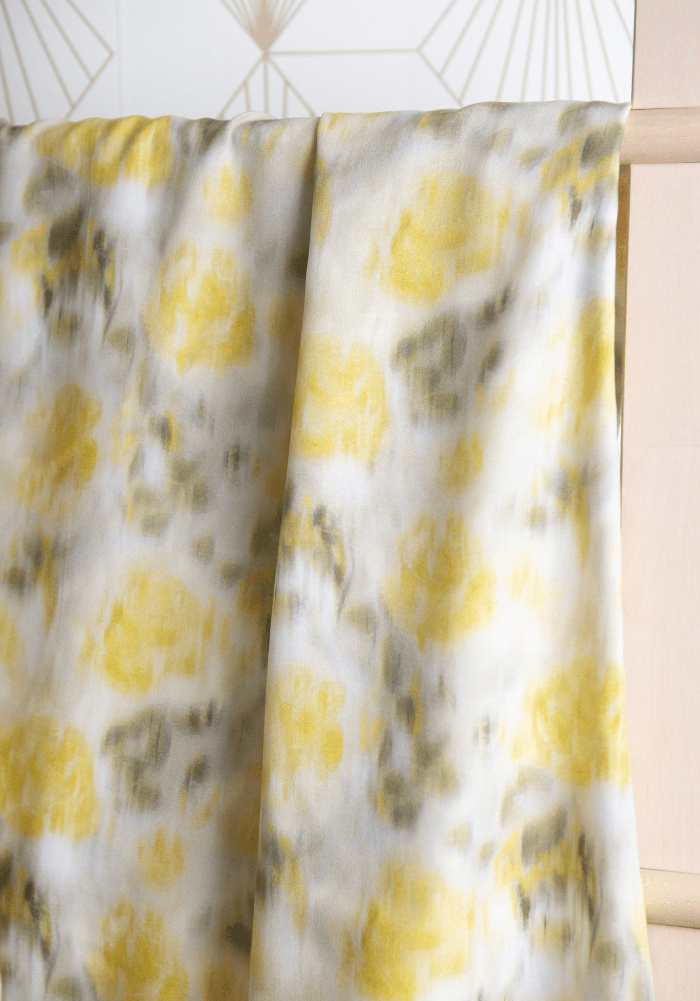 Tissu popeline de viscose imprimée Abstract Rose - Plusieurs coloris - Maison Fauve