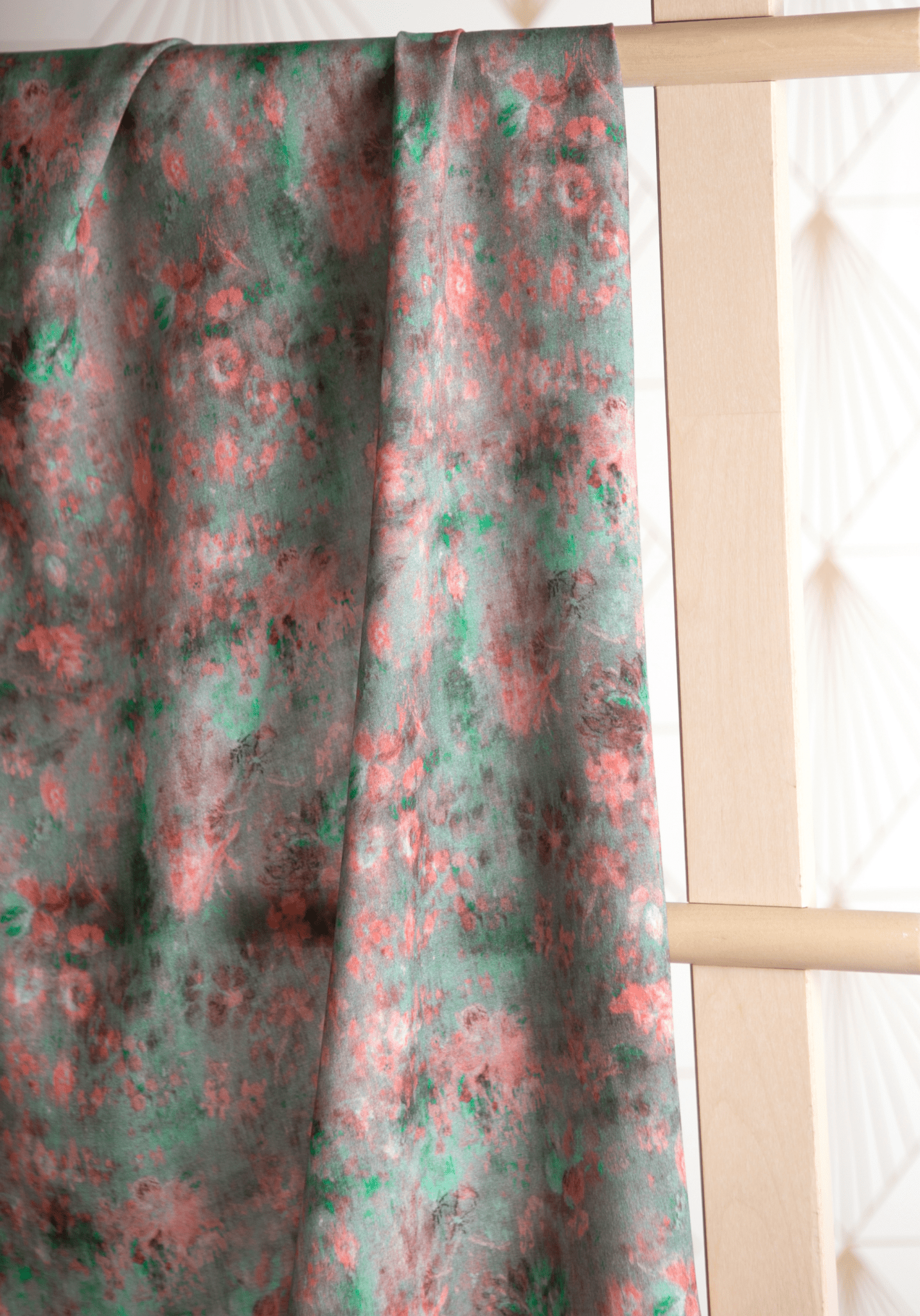 Tissu popeline de viscose imprimée Ghost Flower - Plusieurs coloris - Maison Fauve
