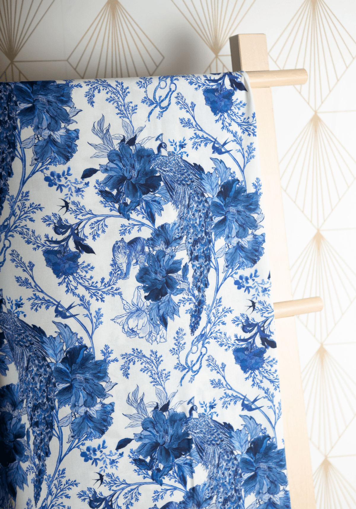 Tissu popeline de viscose imprimée Manifesto - Plusieurs coloris - Maison Fauve