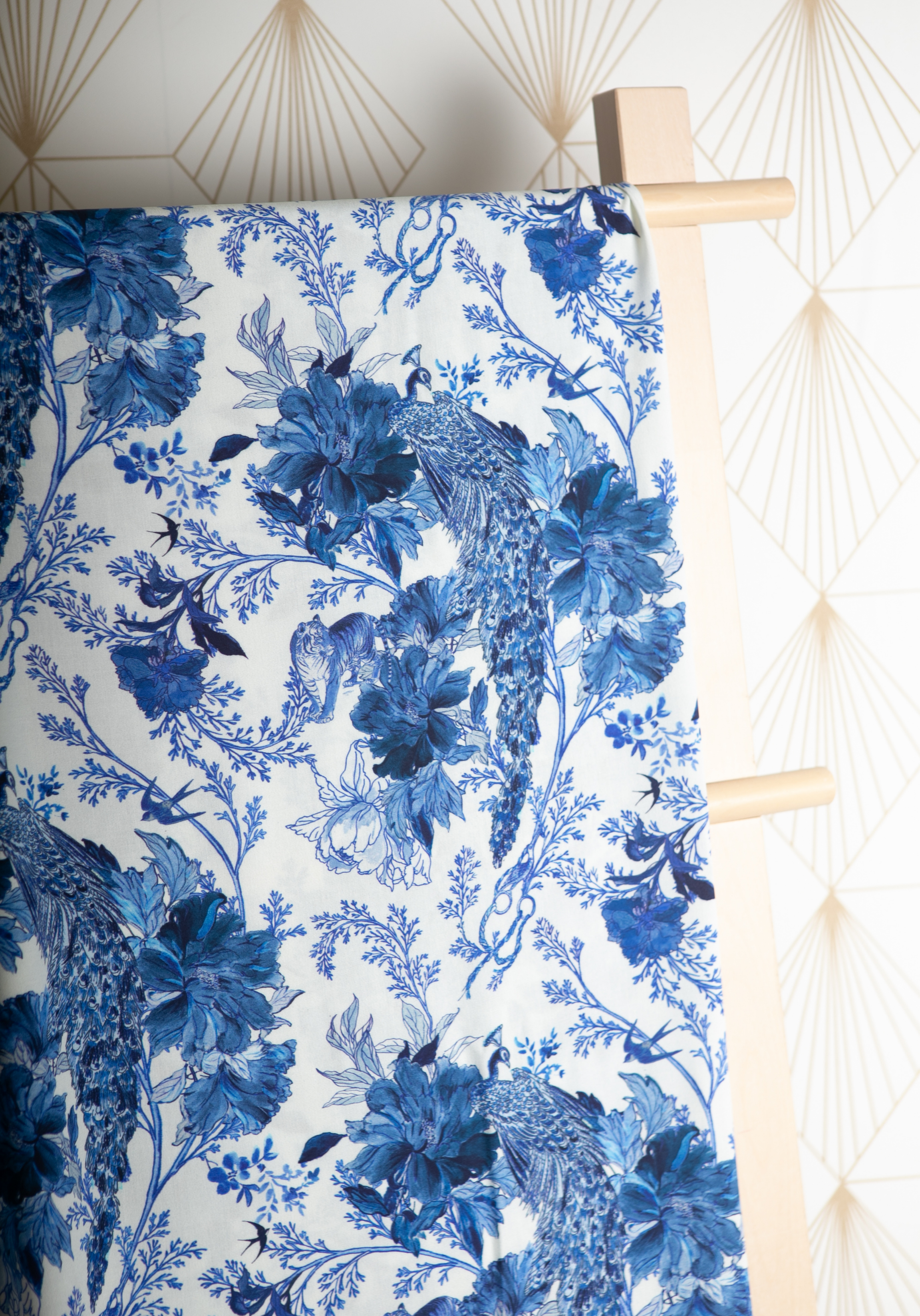 Manifesto printed viscose poplin fabric - Several colors