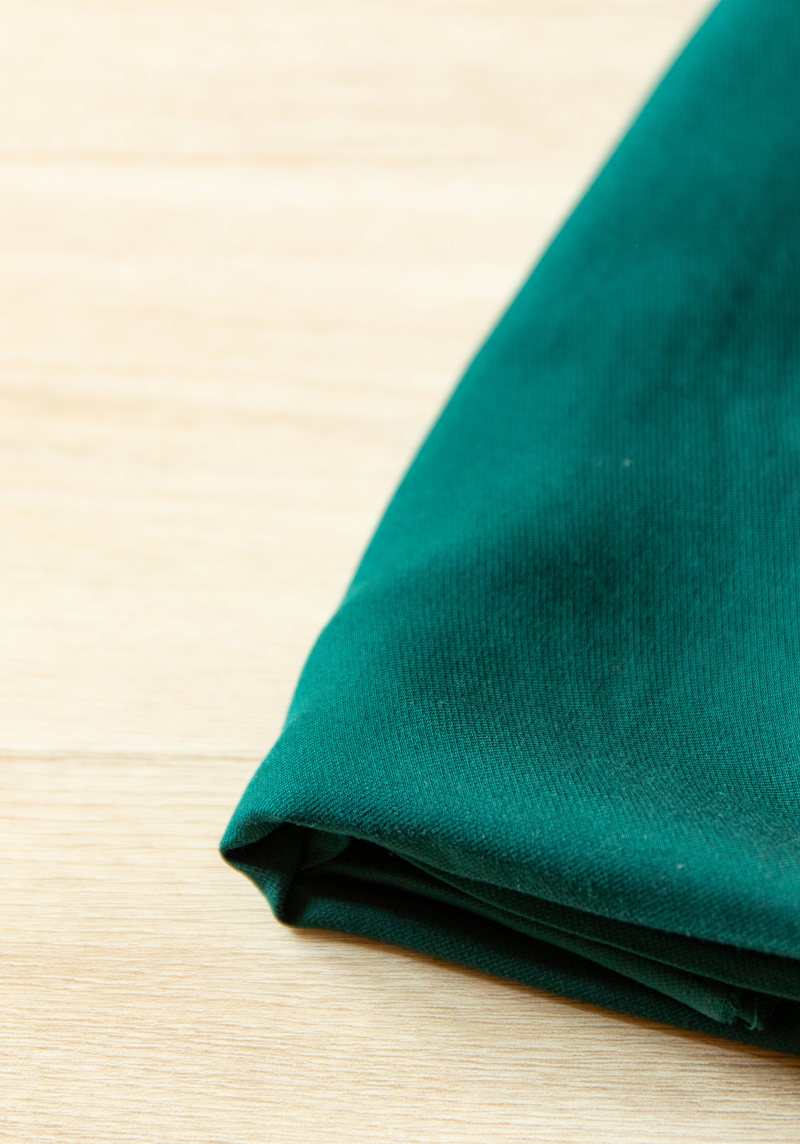 Tissu sergé de viscose uni Vert Scarabée - par 10 cm