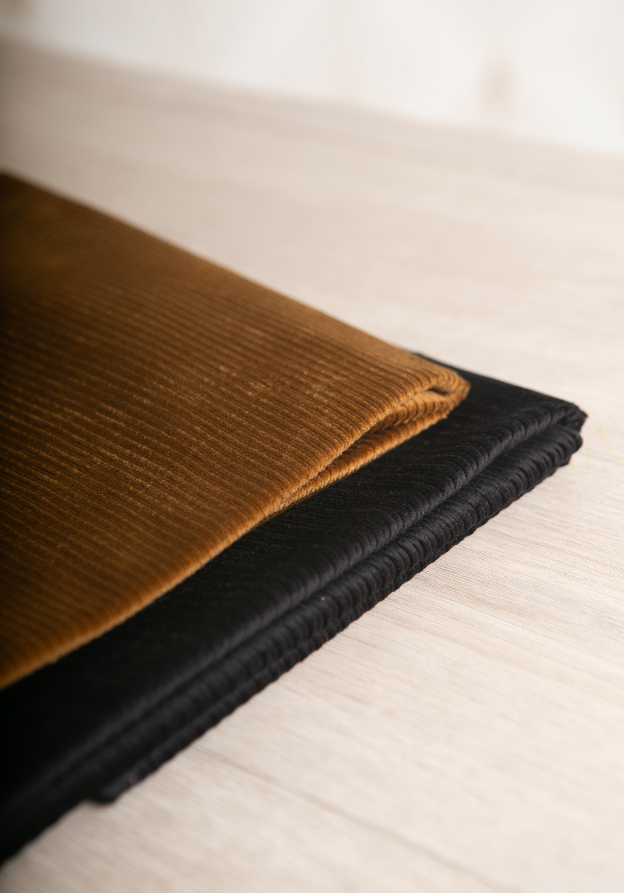 Tissu velours côtelé - Noir ou Camel