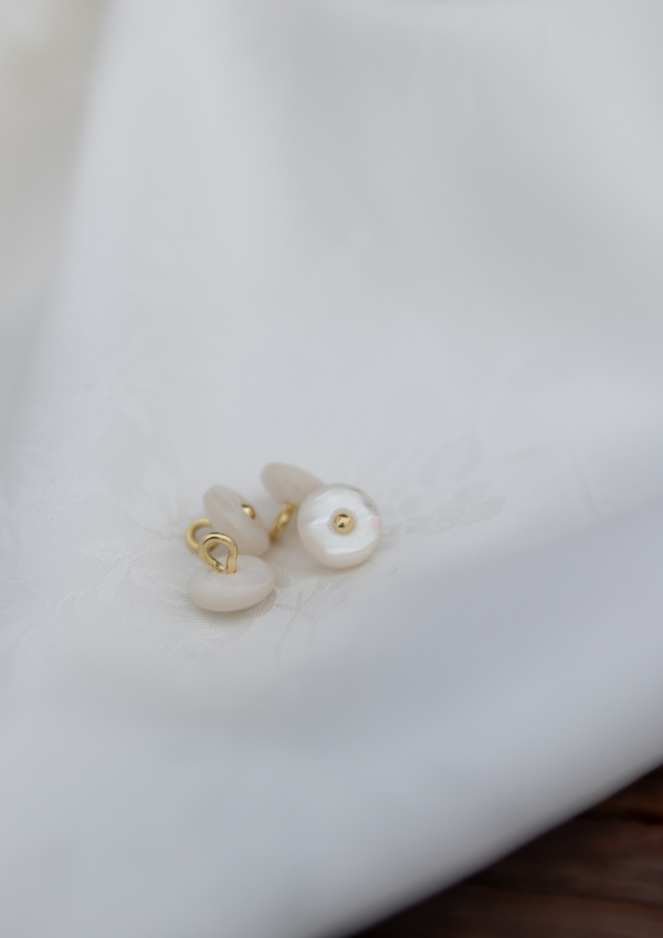 Wink white shank button 10mm