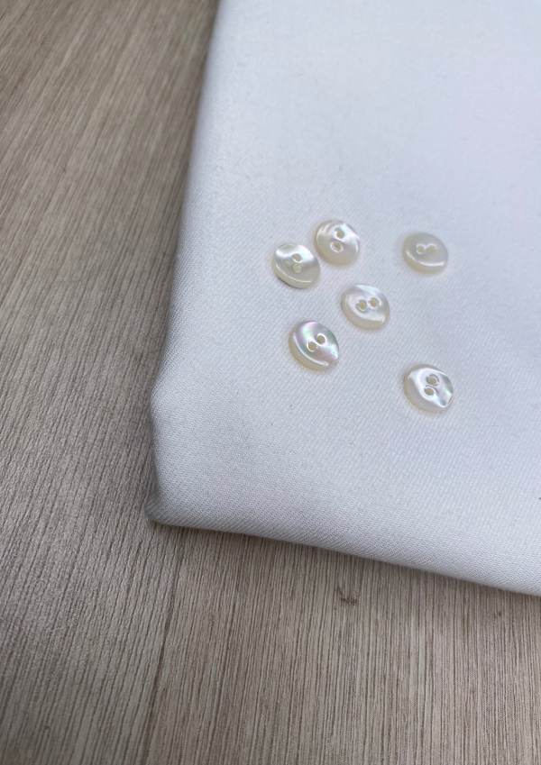 White mother-of-pearl button 11 mm