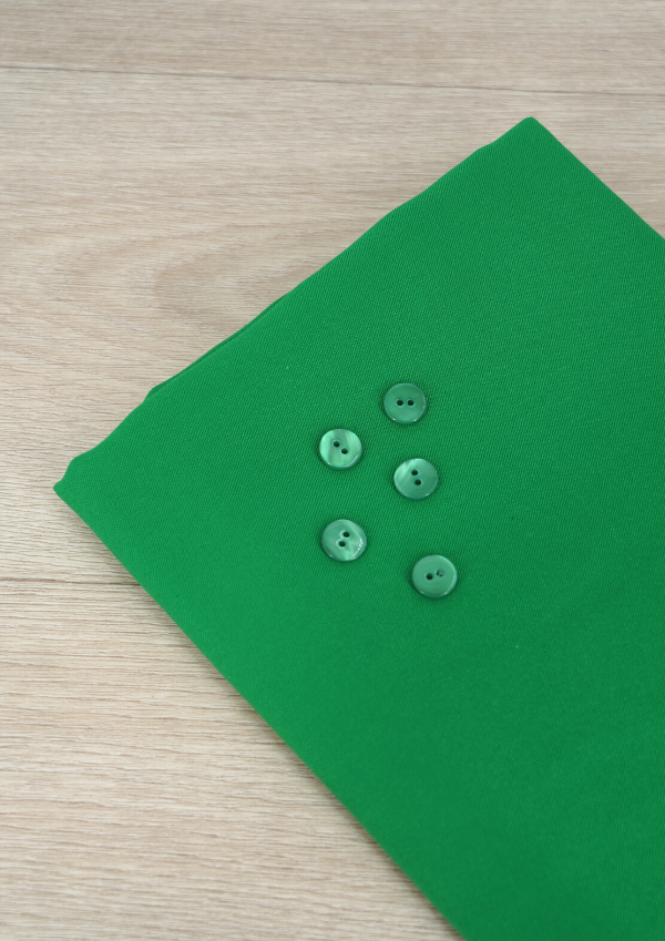 Very Green mother-of-pearl button 11 mm