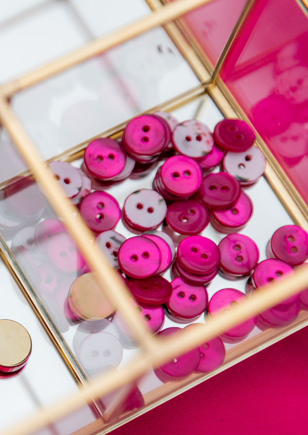 Pink Shocking mother-of-pearl button 11 mm