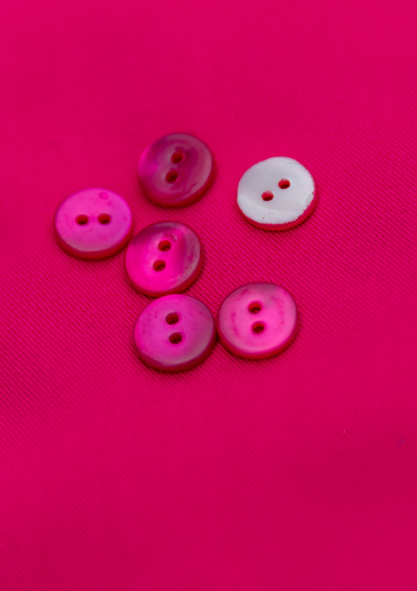 Pink Shocking mother-of-pearl button 11 mm