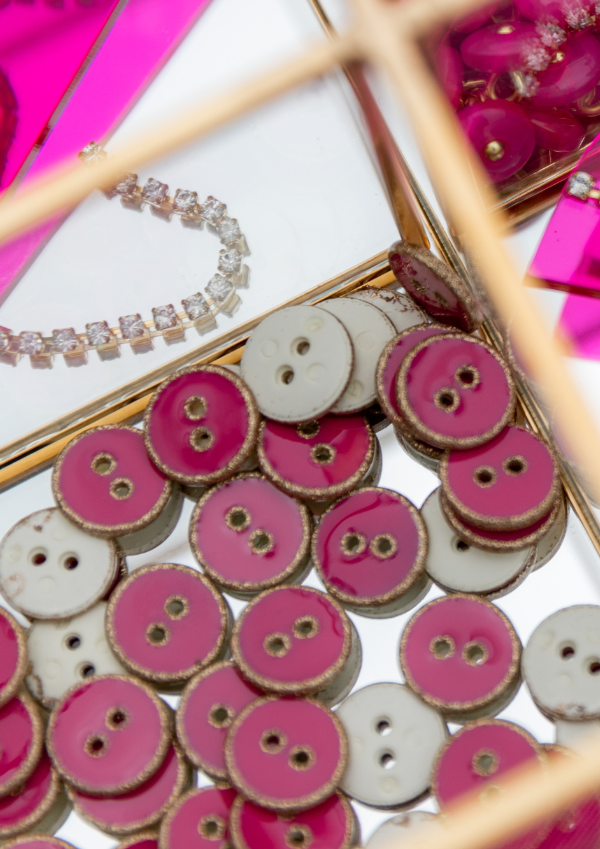 12mm Gold Glitter Shocking Rose Button